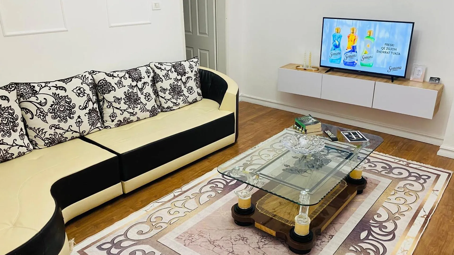 Affittacamere Romeo Apt With Private Garden Korce
